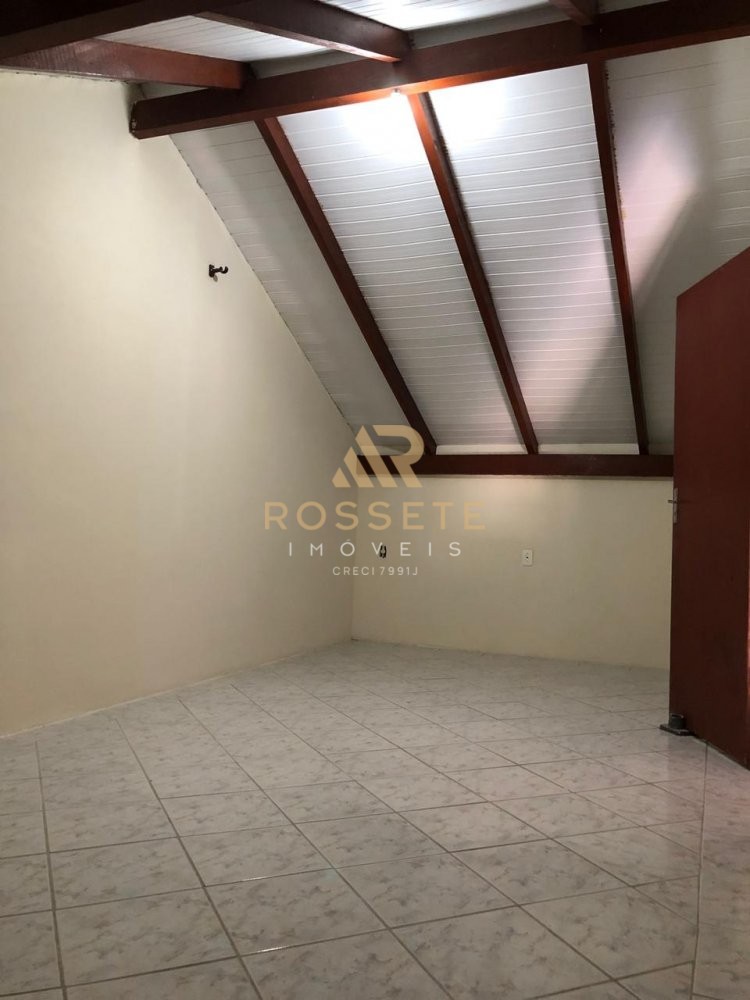 Sobrado muito bem localizado