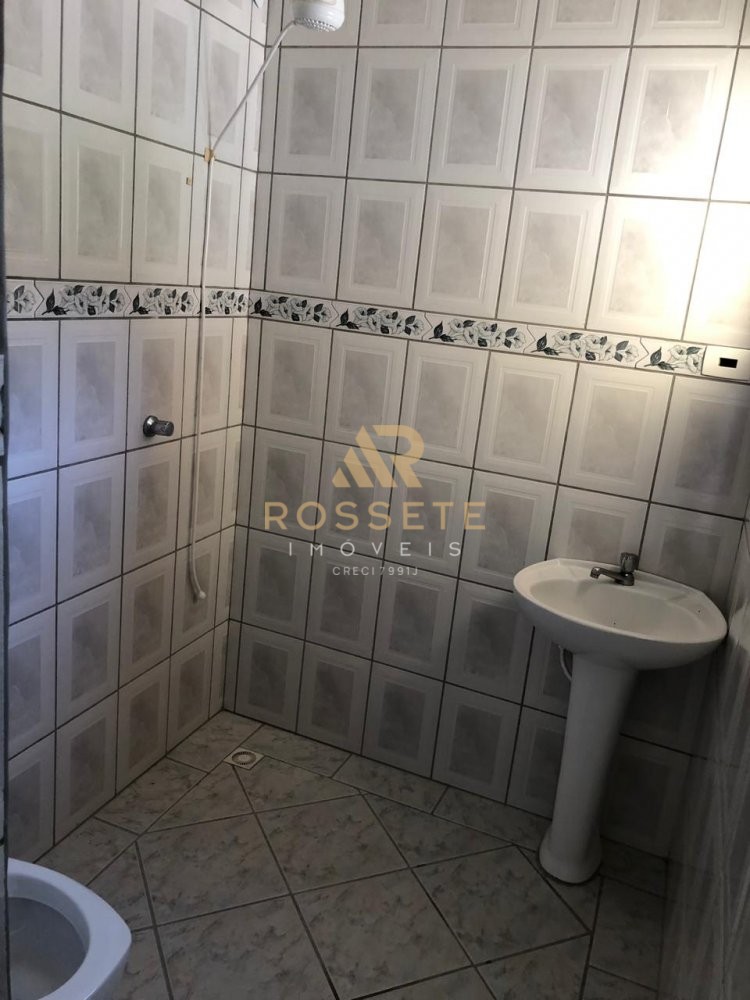 Sobrado muito bem localizado