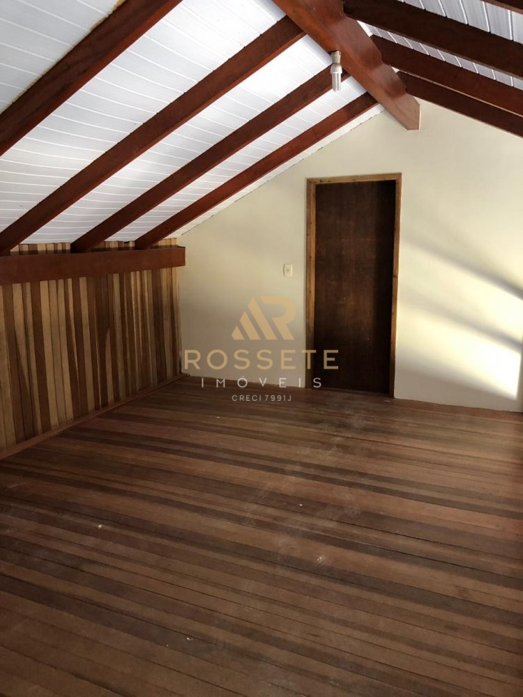 Sobrado muito bem localizado