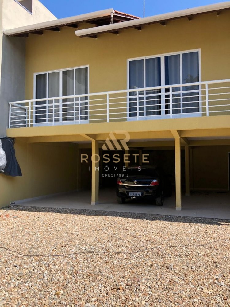 Sobrado muito bem localizado