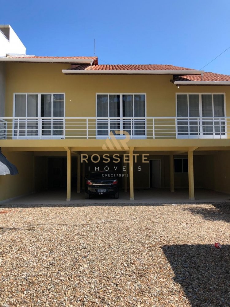 Sobrado muito bem localizado