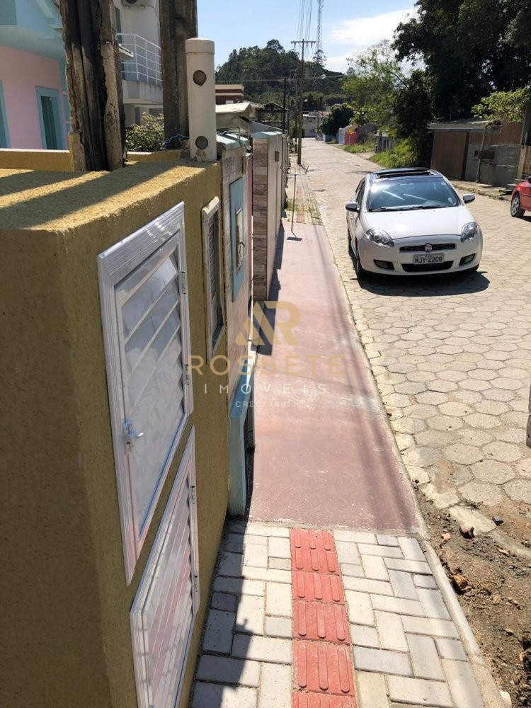 Sobrado muito bem localizado