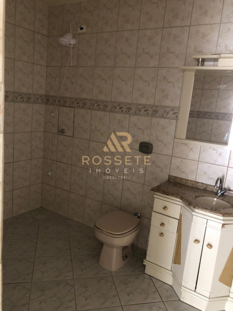 Sobrado muito bem localizado