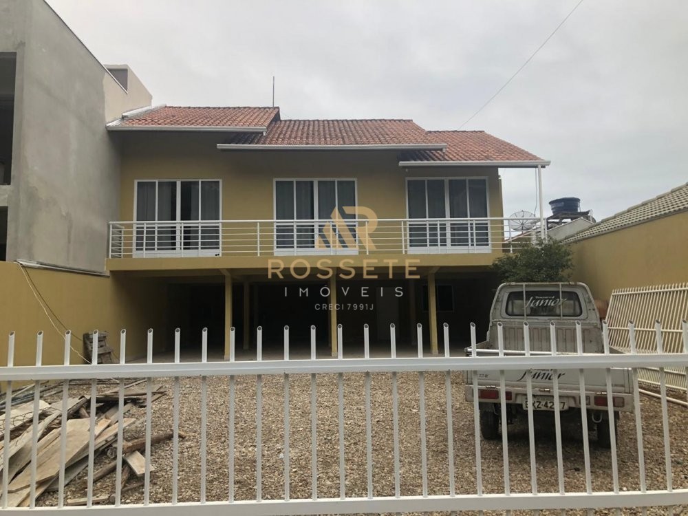 Sobrado muito bem localizado