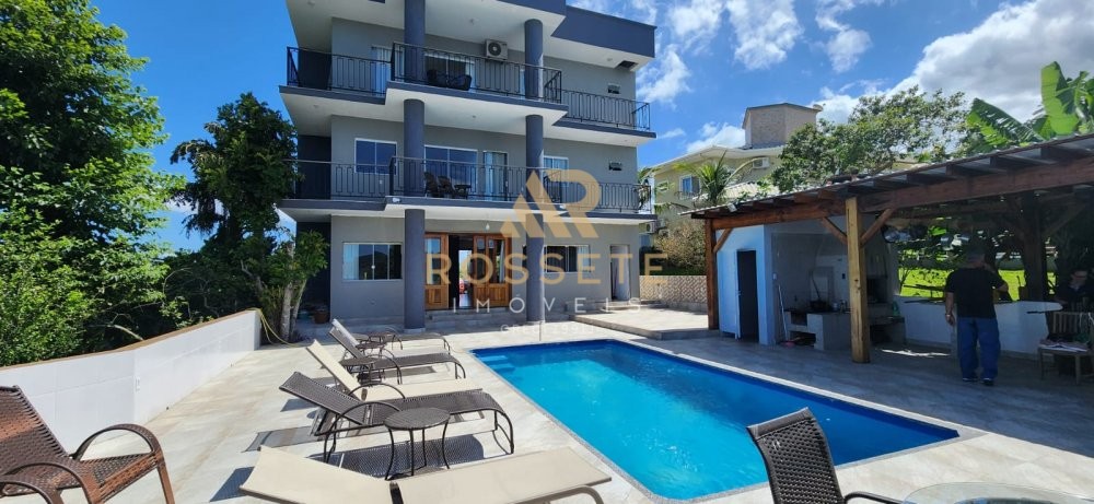 CASA ESPETACULAR EM ITAPEMA