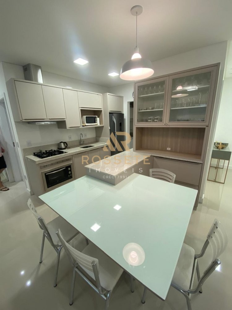 APARTAMENTO COM TIMA LOCALIZAO E MBILIADO 