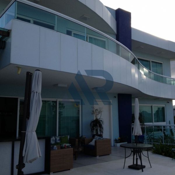 Maravilhosa casa frente Mar 