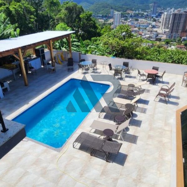 CASA ESPETACULAR EM ITAPEMA