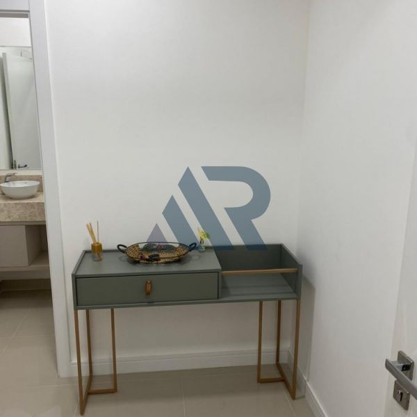 APARTAMENTO COM �TIMA LOCALIZA��O E M�BILIADO 