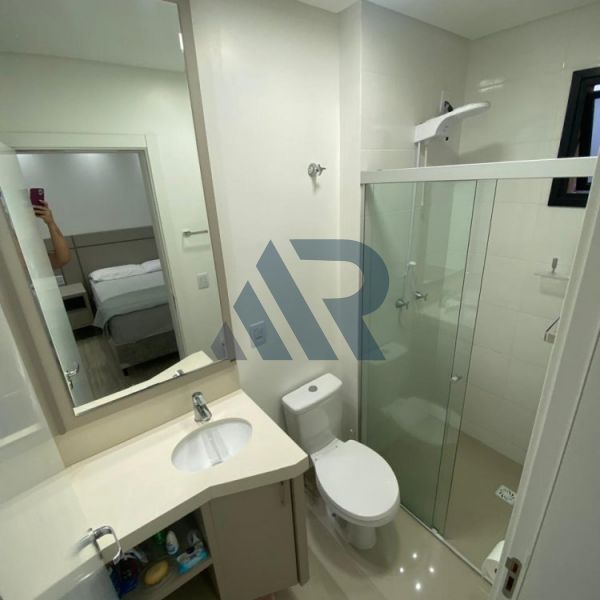APARTAMENTO COM �TIMA LOCALIZA��O E M�BILIADO 