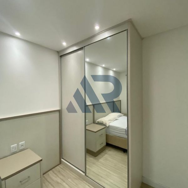 APARTAMENTO COM �TIMA LOCALIZA��O E M�BILIADO 