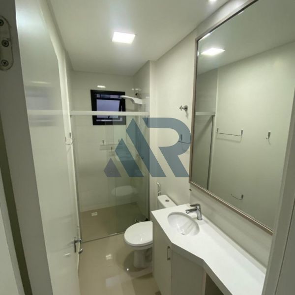 APARTAMENTO COM �TIMA LOCALIZA��O E M�BILIADO 