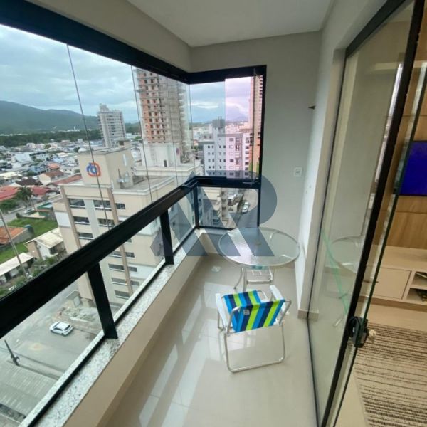 APARTAMENTO COM �TIMA LOCALIZA��O E M�BILIADO 