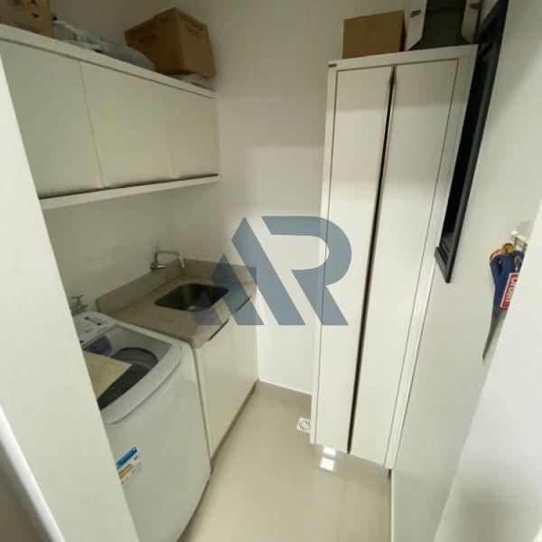 APARTAMENTO COM �TIMA LOCALIZA��O E M�BILIADO 