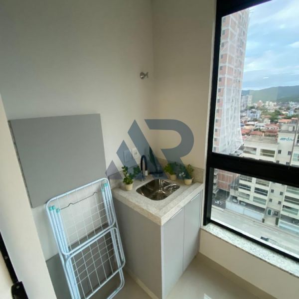 APARTAMENTO COM �TIMA LOCALIZA��O E M�BILIADO 