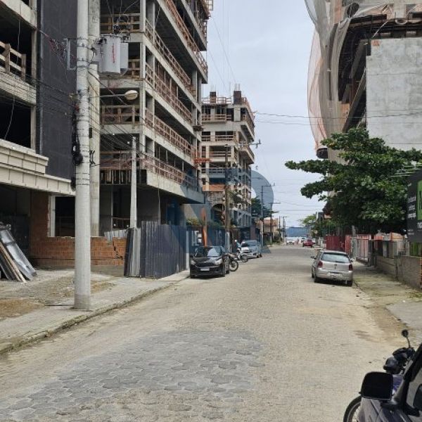APARTAMENTO PERTO DO MAR E MOBILIADO 