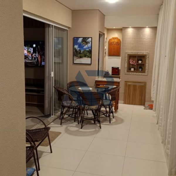 APARTAMENTO MOBILIADO COM �TIMA LOCALIZA��O 