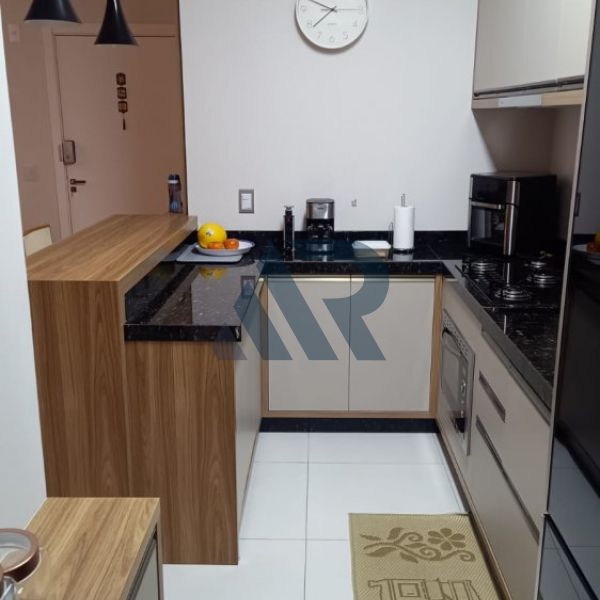 APARTAMENTO MOBILIADO COM �TIMA LOCALIZA��O 