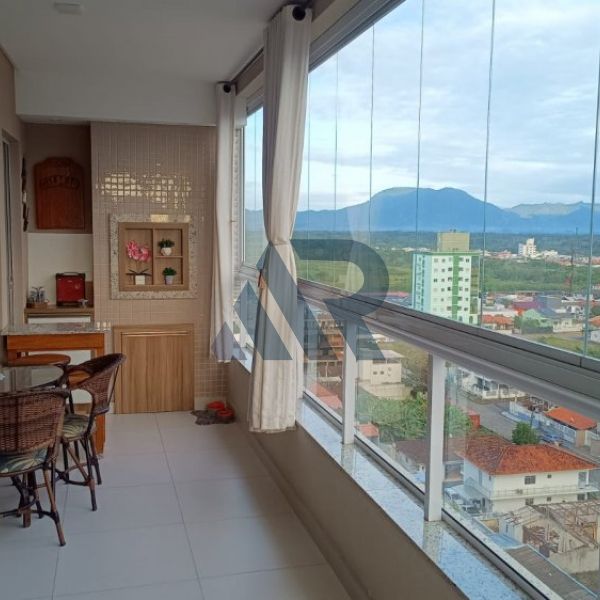 APARTAMENTO MOBILIADO COM �TIMA LOCALIZA��O 