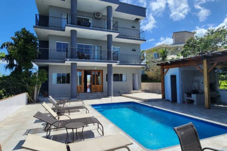 CASA ESPETACULAR EM ITAPEMA